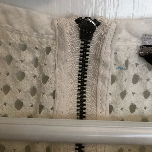 Banana Republic Eyelet Crop Top - Picture 3 of 7